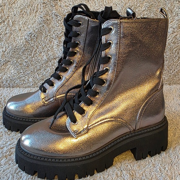 Dolce Vita Women's Glisten Combat Boots Metallic Silver Platform Size 7.5 NEW - Picture 1 of 7